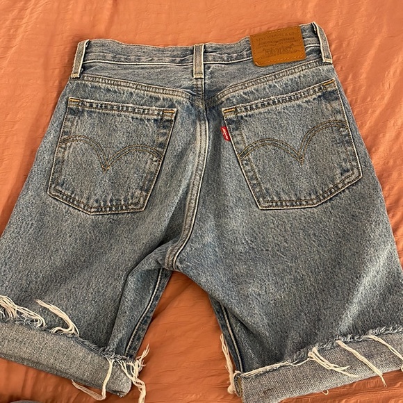 LEVIS SHORTS - Picture 2 of 3